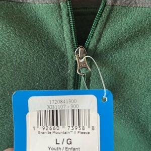 NWT size large boys Columbia zip up fleece jacket.